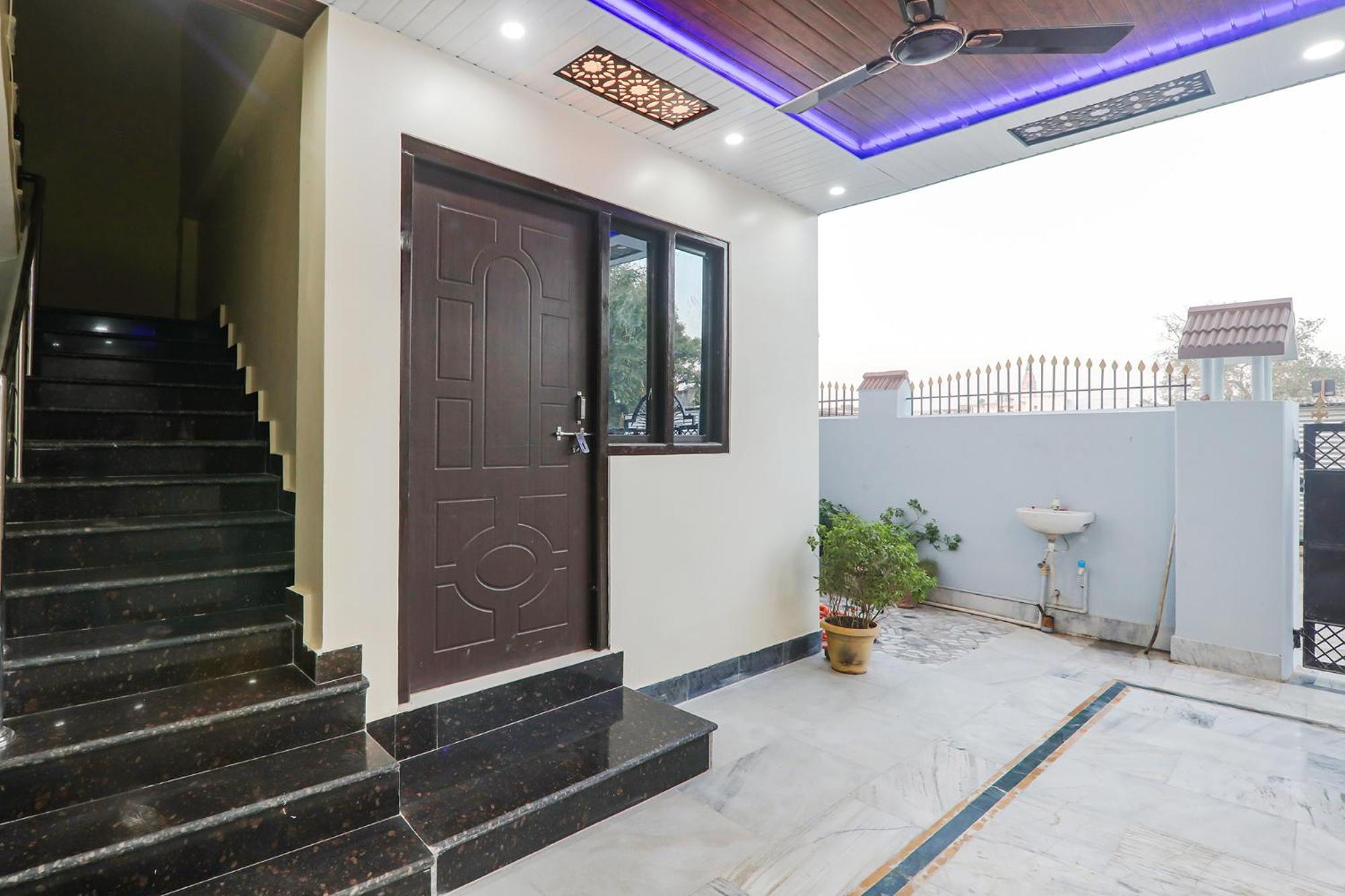 Fabexpress Awadh Inn - 400M From Shri Ram Janam Bhumi Ayodhya Dış mekan fotoğraf