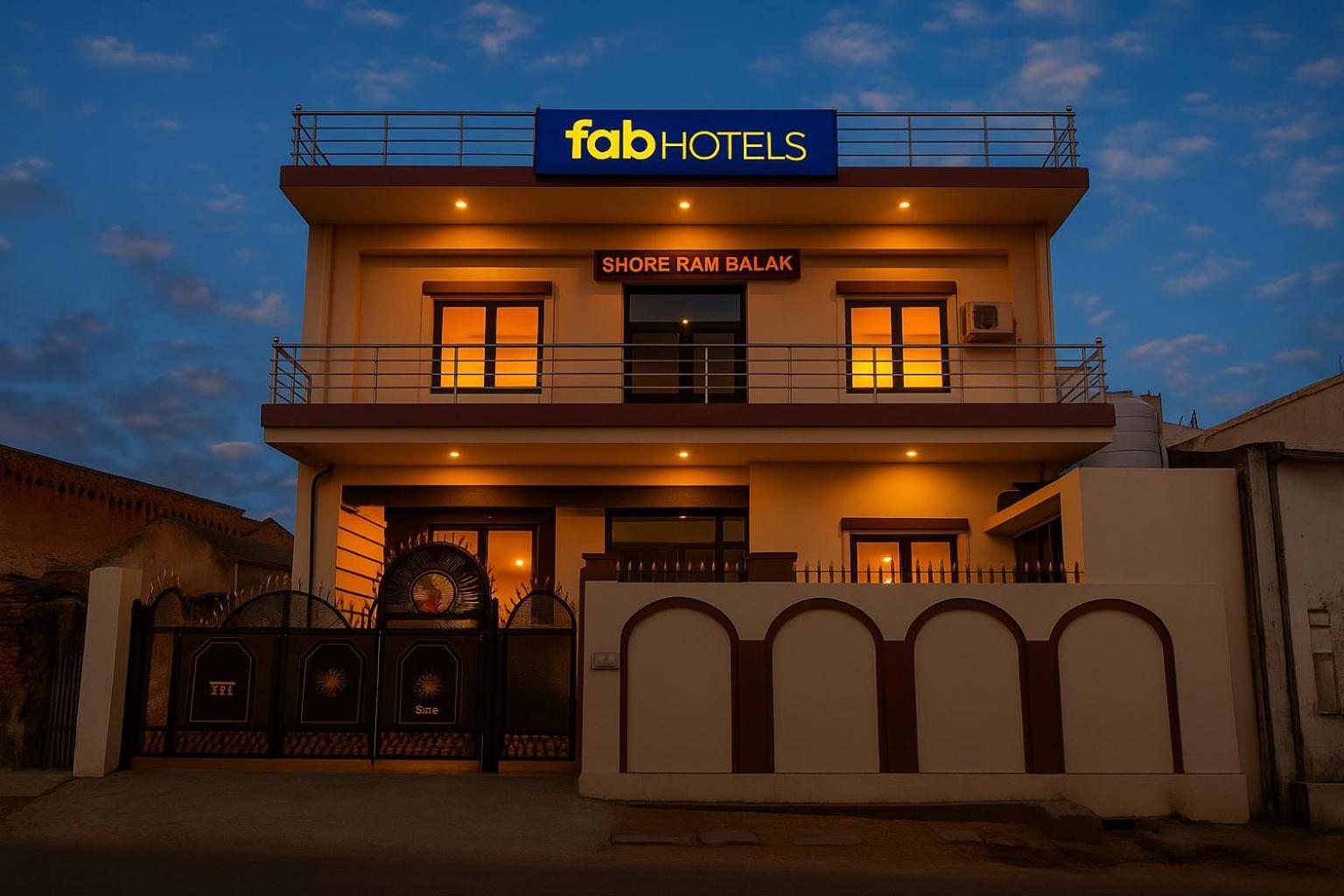 Fabexpress Awadh Inn - 400M From Shri Ram Janam Bhumi Ayodhya Dış mekan fotoğraf